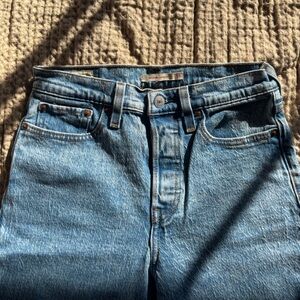 🪩Levi’s Wedgie Straight jeans